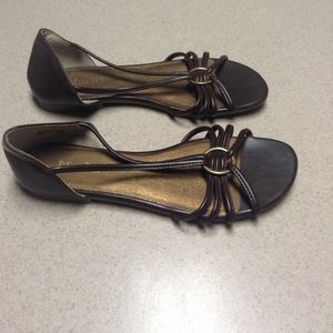 Brown sandals Mudd size 8